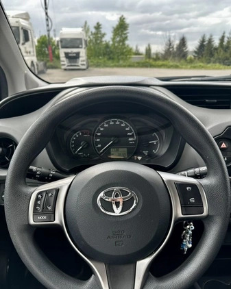 Toyota Yaris cena 42900 przebieg: 73000, rok produkcji 2019 z Wałbrzych małe 106